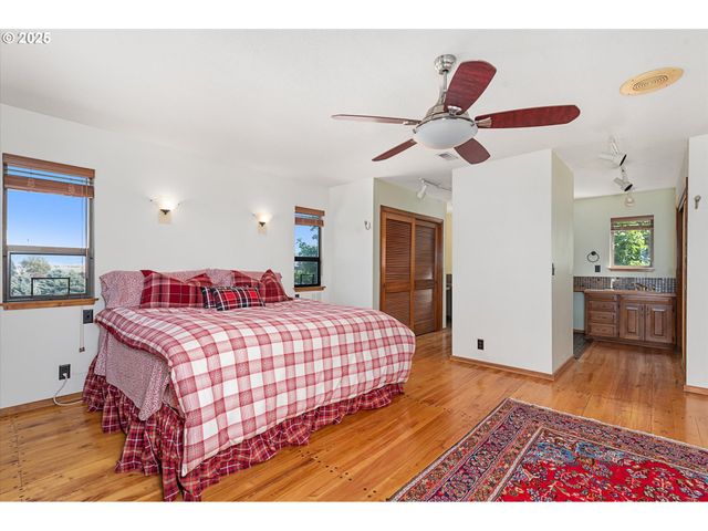 62111 LAKEVIEW Ln, La Grande, OR 97850