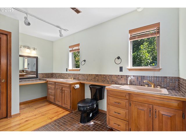 62111 LAKEVIEW Ln, La Grande, OR 97850