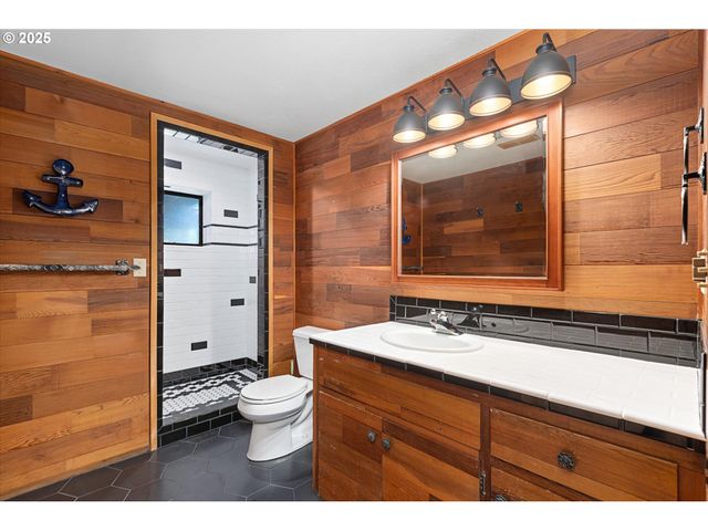 62111 LAKEVIEW Ln, La Grande, OR 97850