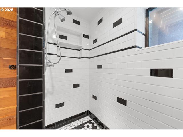 62111 LAKEVIEW Ln, La Grande, OR 97850