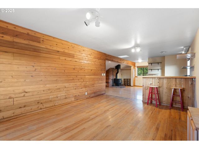 62111 LAKEVIEW Ln, La Grande, OR 97850