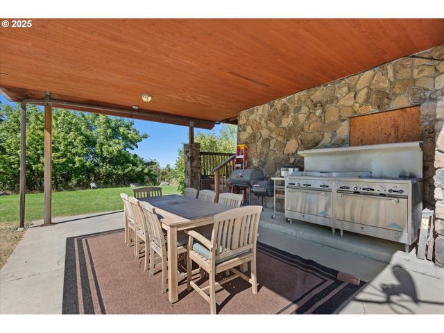 62111 LAKEVIEW Ln, La Grande, OR 97850