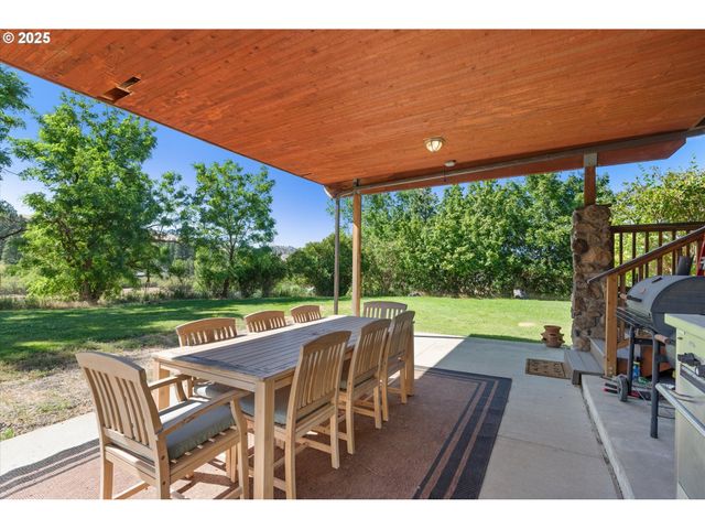 62111 LAKEVIEW Ln, La Grande, OR 97850