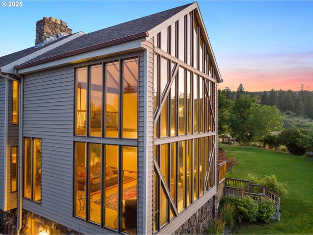 62111 LAKEVIEW Ln, La Grande, OR 97850