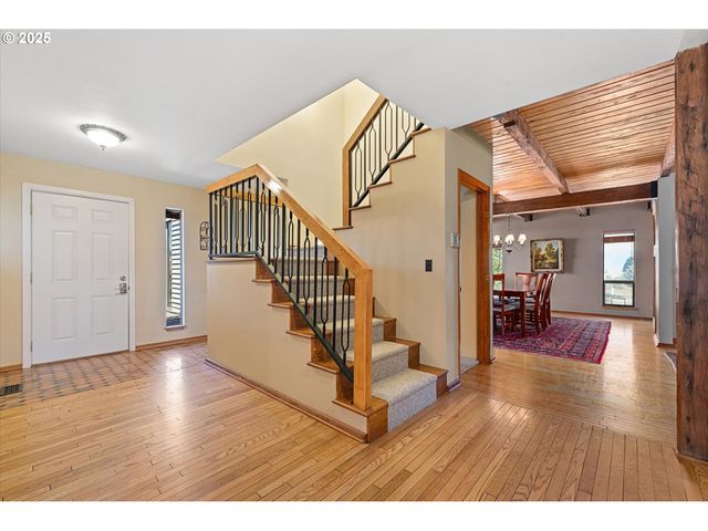 62111 LAKEVIEW Ln, La Grande, OR 97850