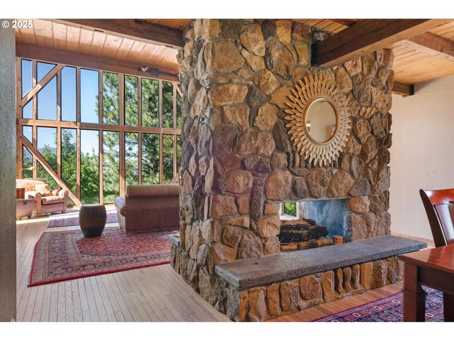 62111 LAKEVIEW Ln, La Grande, OR 97850