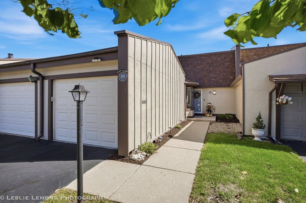 19 Westwood Drive, Indian Head Park, IL 60525 — exterior