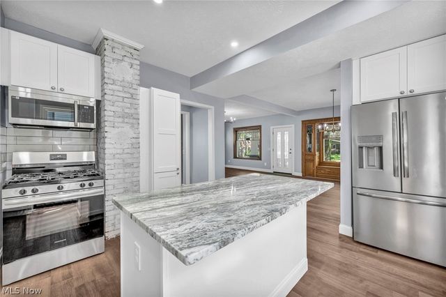 2172 West Boulevard, Cleveland, OH 44102