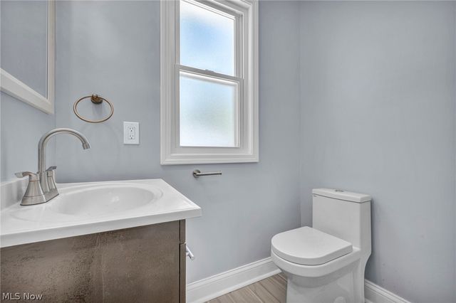 2172 West Boulevard, Cleveland, OH 44102