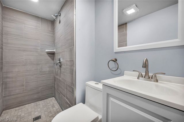 2172 West Boulevard, Cleveland, OH 44102