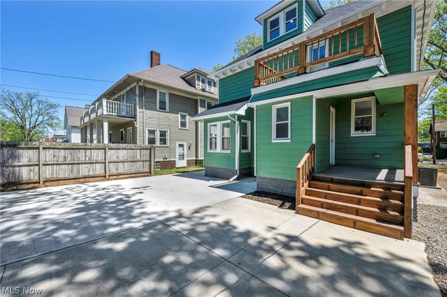 2172 West Boulevard, Cleveland, OH 44102