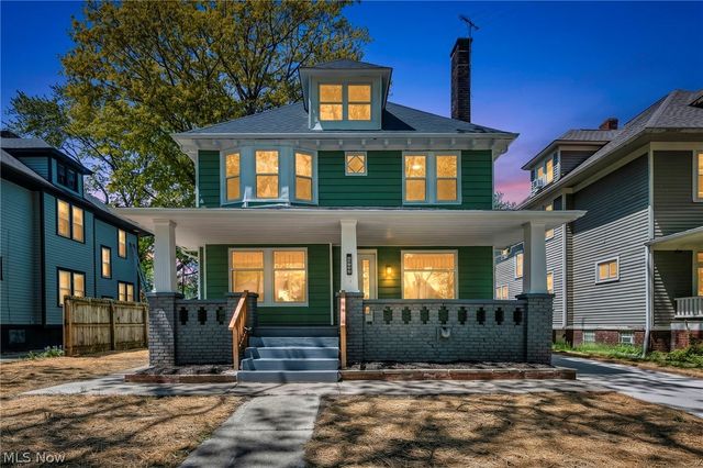 2172 West Boulevard, Cleveland, OH 44102