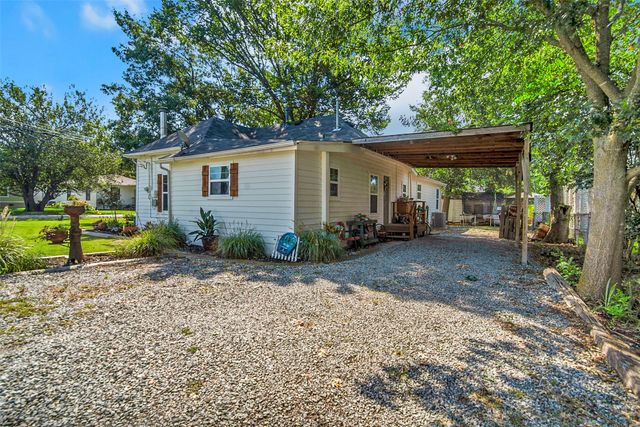 182 Douglas Street, Van Alstyne, TX 75495