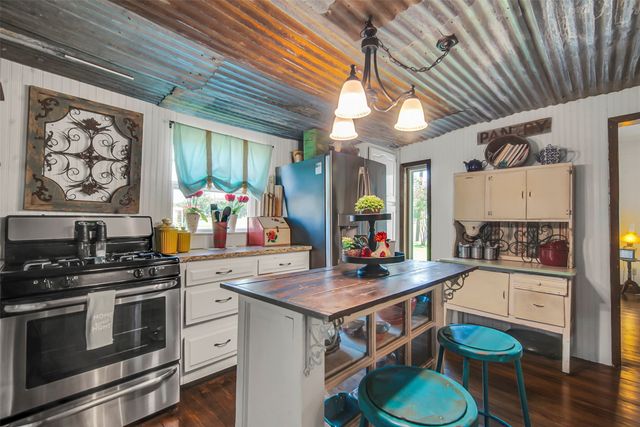 182 Douglas Street, Van Alstyne, TX 75495