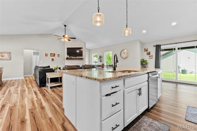 31 Ellington Drive, Troy, IL 62294