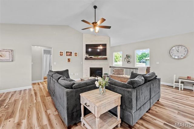31 Ellington Drive, Troy, IL 62294