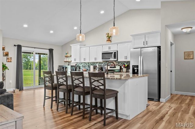 31 Ellington Drive, Troy, IL 62294