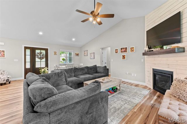 31 Ellington Drive, Troy, IL 62294