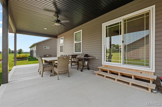 31 Ellington Drive, Troy, IL 62294