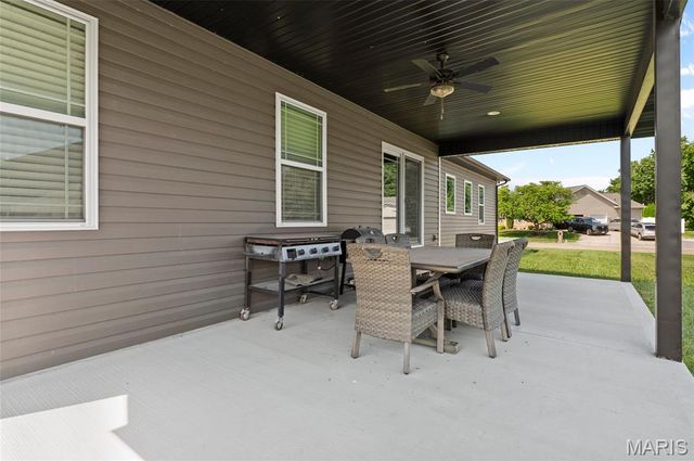 31 Ellington Drive, Troy, IL 62294