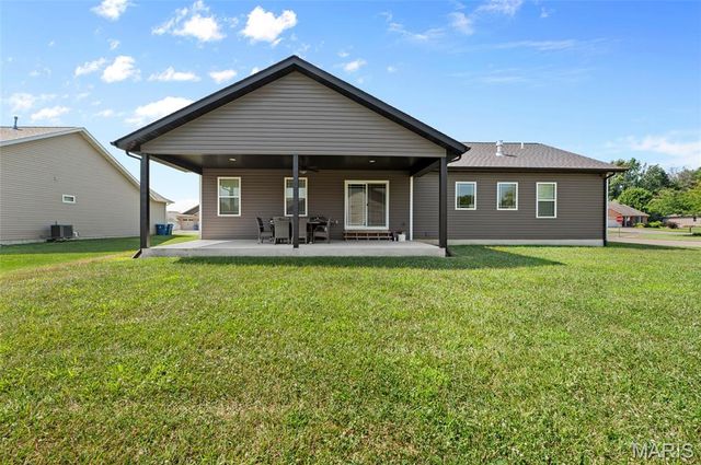 31 Ellington Drive, Troy, IL 62294