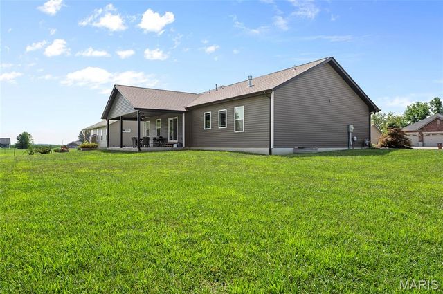 31 Ellington Drive, Troy, IL 62294