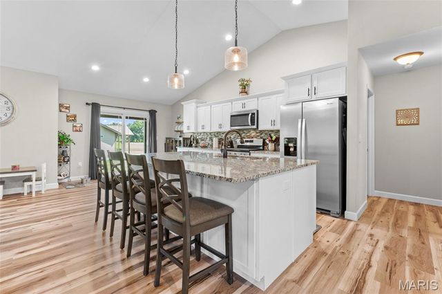31 Ellington Drive, Troy, IL 62294