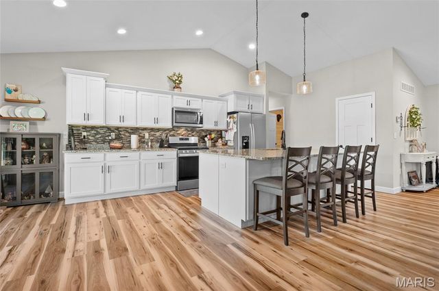 31 Ellington Drive, Troy, IL 62294