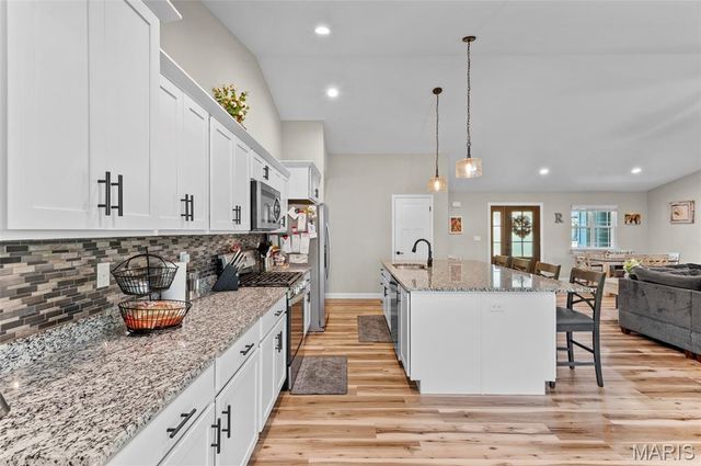 31 Ellington Drive, Troy, IL 62294