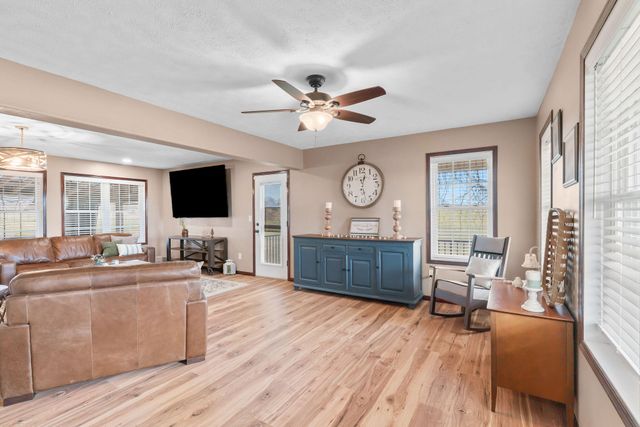 8895 W Farm Road 134, Springfield, MO 65802