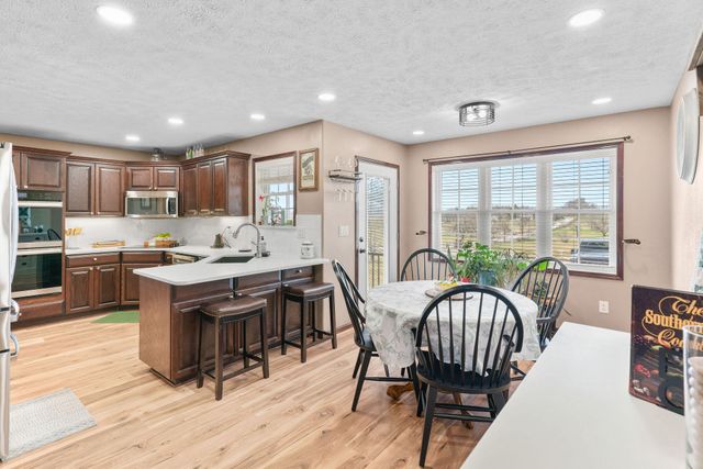 8895 W Farm Road 134, Springfield, MO 65802