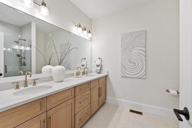 58 Conifer Circle 24, Shrewsbury, MA 01545