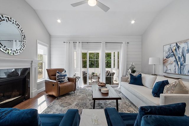 58 Conifer Circle 24, Shrewsbury, MA 01545