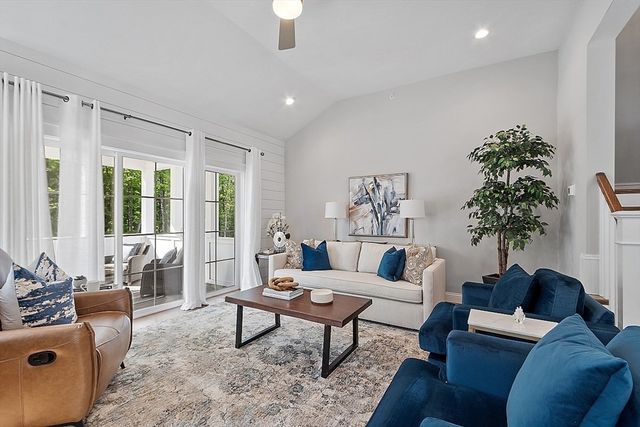 58 Conifer Circle 24, Shrewsbury, MA 01545