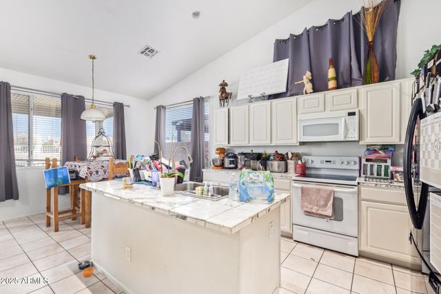 11606 W LAURELWOOD Lane, Avondale, AZ 85392