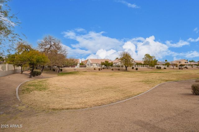 11606 W LAURELWOOD Lane, Avondale, AZ 85392