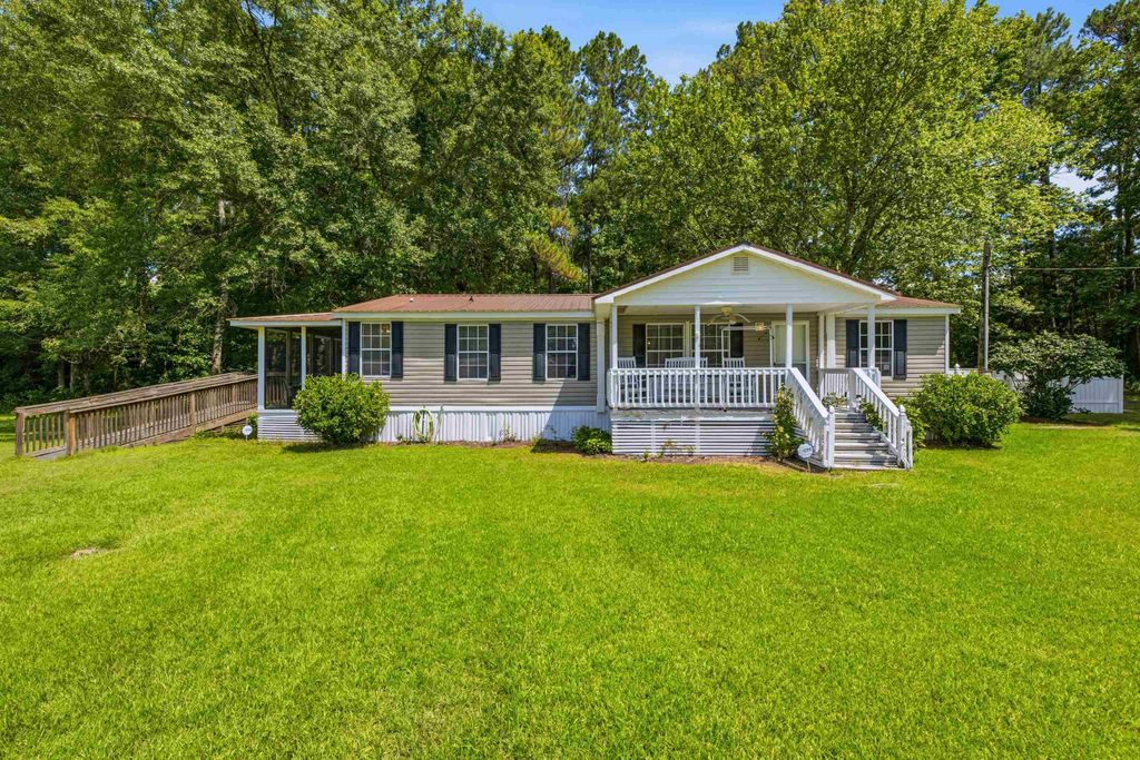 2821 Partridge Ln., Conway, SC 29527