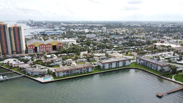 410 Wilma Circle 308, Riviera Beach, FL 33404