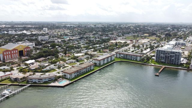 410 Wilma Circle 308, Riviera Beach, FL 33404