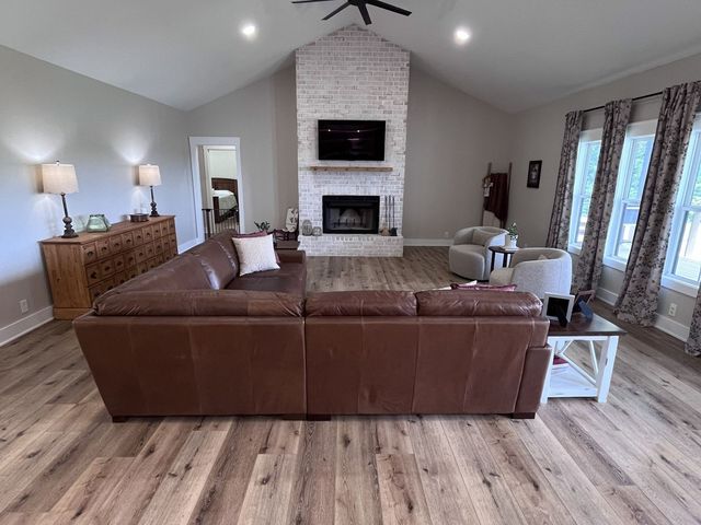 320 Ridge Ln, Monterey, TN 38574