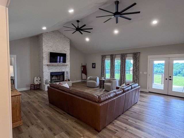 320 Ridge Ln, Monterey, TN 38574