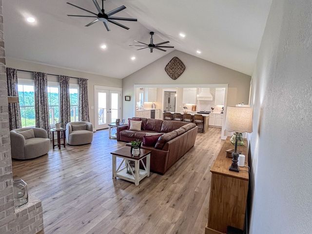 320 Ridge Ln, Monterey, TN 38574