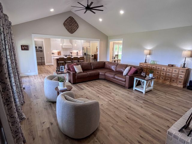 320 Ridge Ln, Monterey, TN 38574