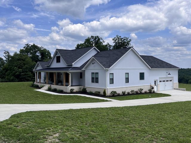 320 Ridge Ln, Monterey, TN 38574