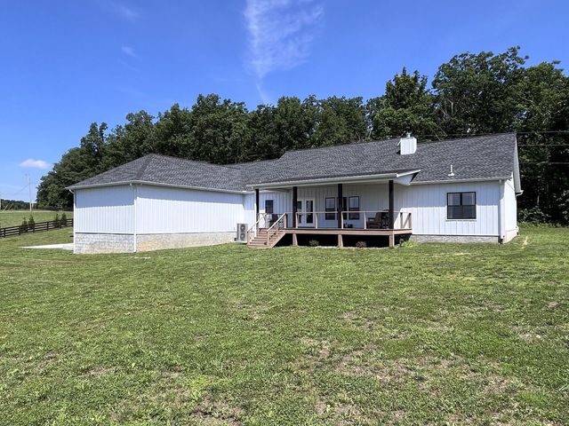 320 Ridge Ln, Monterey, TN 38574