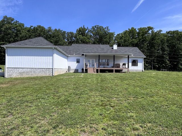 320 Ridge Ln, Monterey, TN 38574