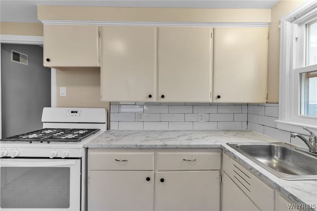 946 Highland Avenue, Tonawanda, NY 14223