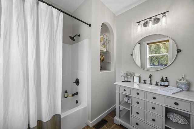 744 Miracle Rd, Decaturville, TN 38329