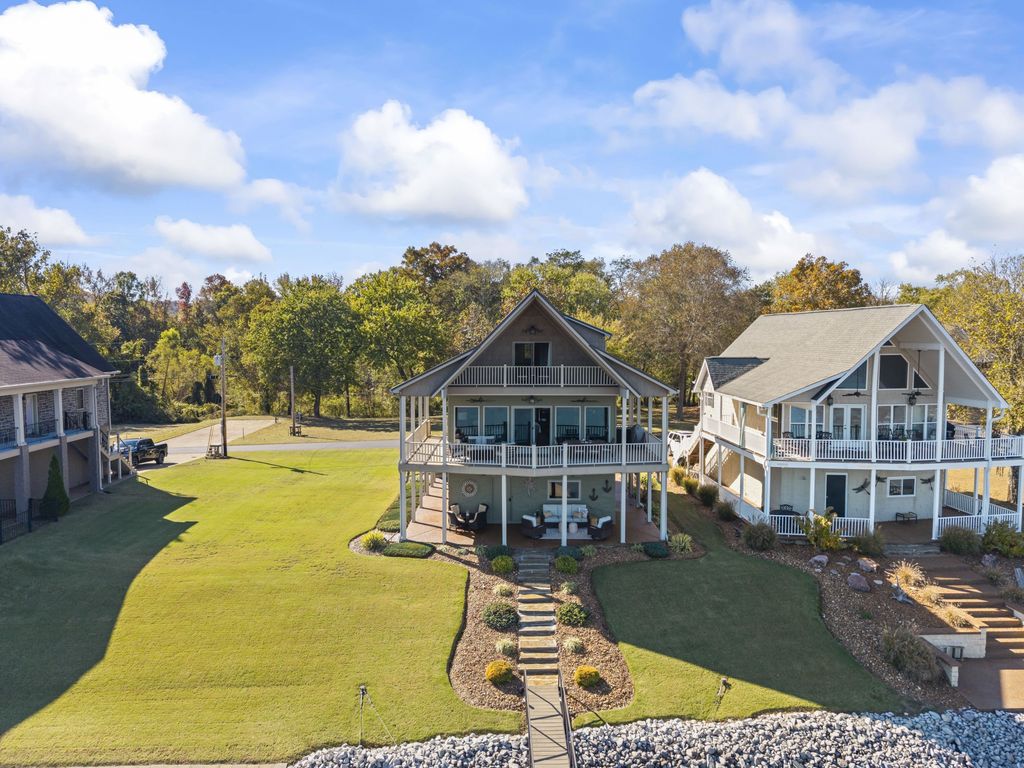 744 Miracle Rd, Decaturville, TN 38329