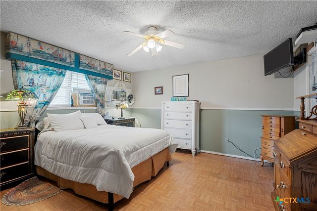 812 W Warren Street, Hewitt, TX 76643